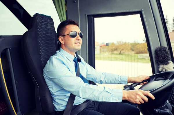 Économies, confort, et sécurité : Les bénéfices de louer un bus avec chauffeur